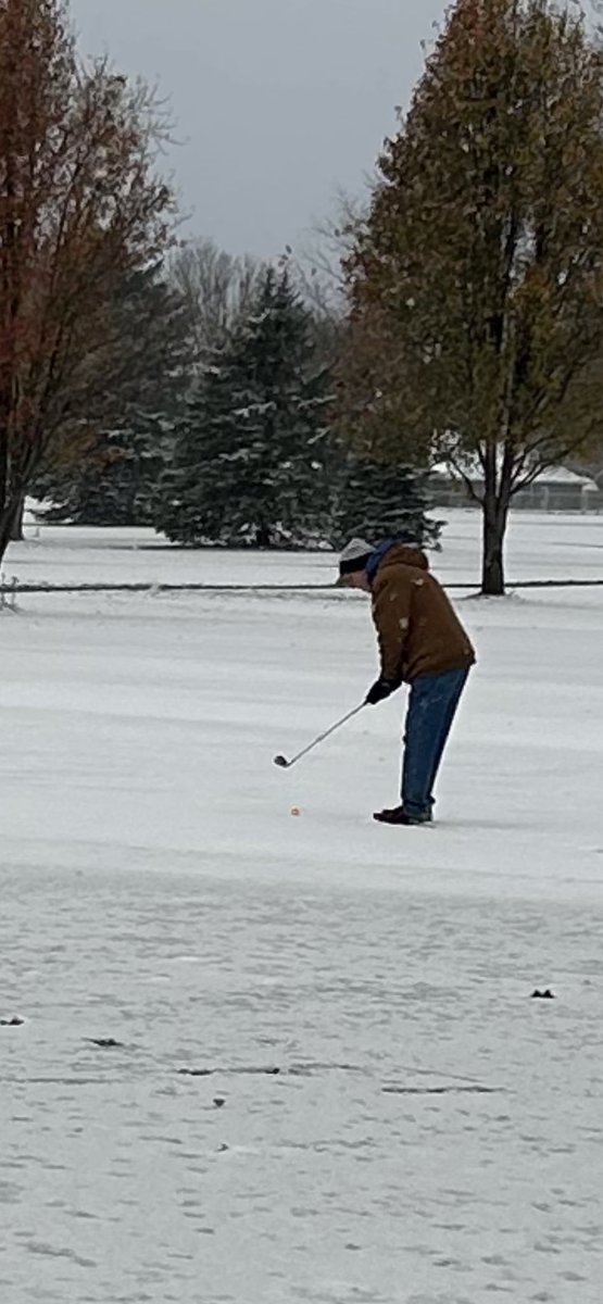 kylehobbs21's tweet photo. Getting a few holes in during my lunch break!!😜⛳️ https://t.co/2TNfgKoUaW
