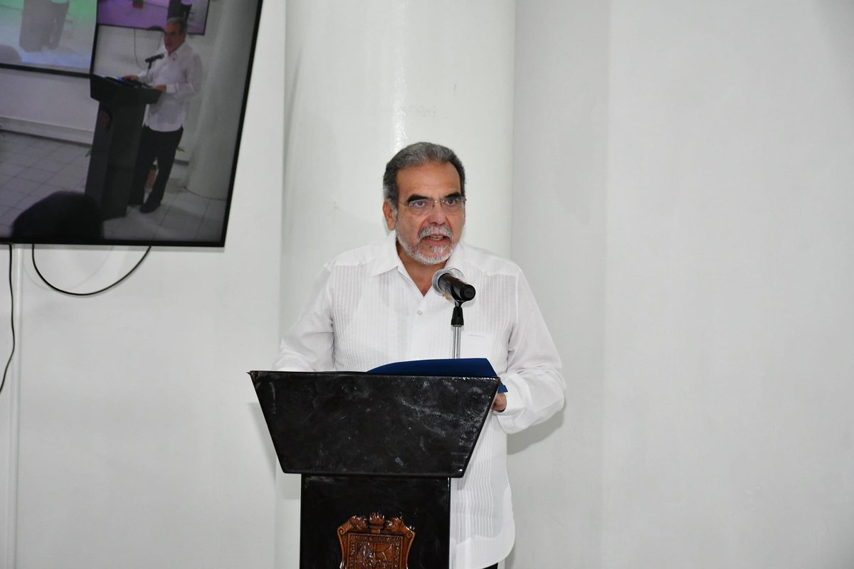 UV_Veracruz's tweet image. La #Regiónveracruz es sede del Primer Congreso Internacional Multidisciplinario de Investigación Educativa, que fue inaugurado por el rector de la Universidad Veracruzana, Martín Aguilar Sánchez, en las instalaciones de la @usbiver .