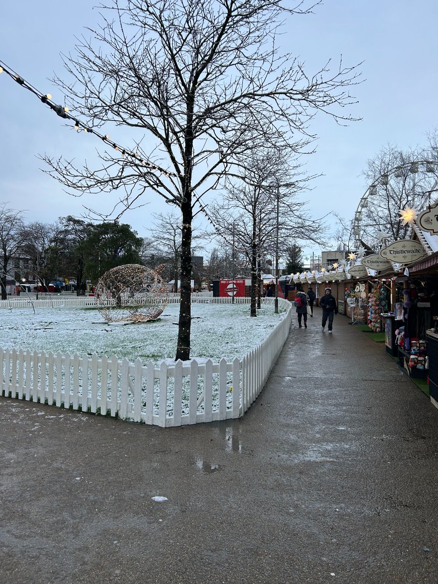 It's beginning to look a lot like Christmas... ❄️☃️

#snow #ChristmasCountdown2024 #sneachta 
<a href="/MajellaGolden/">Majella Golden</a>