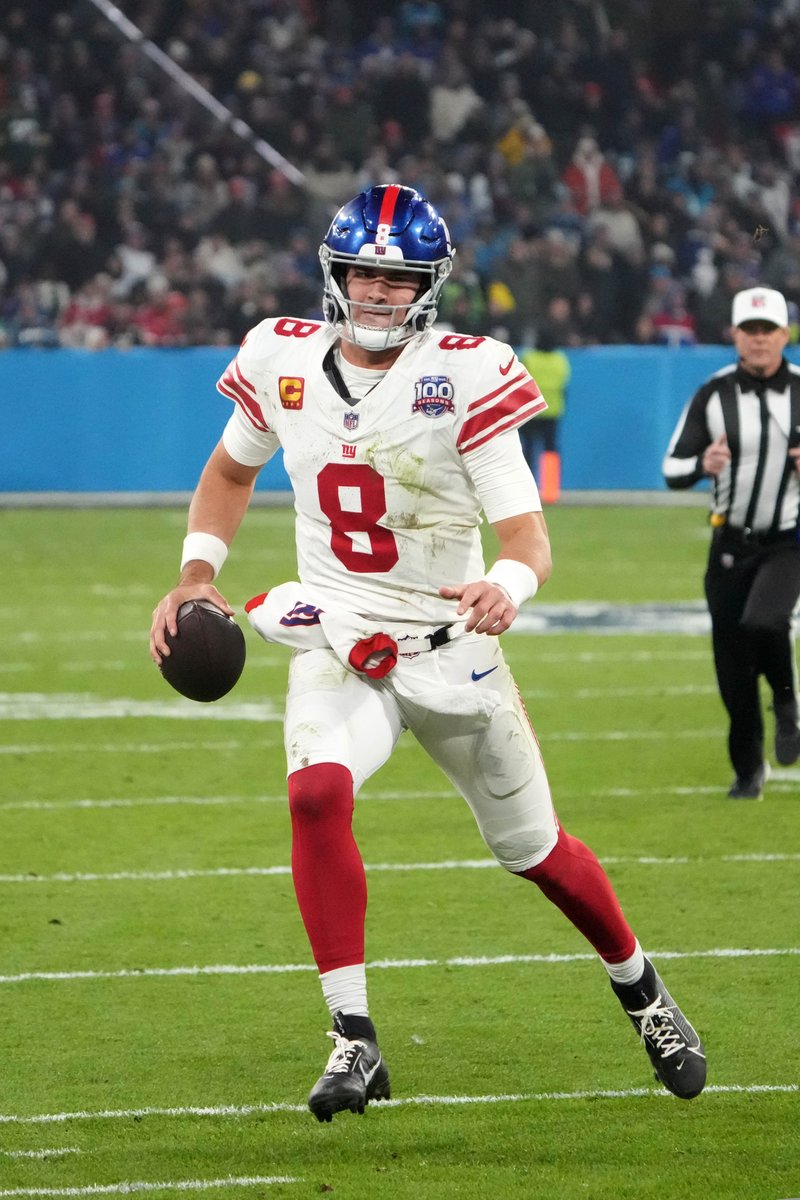 MySportsUpdate's tweet image. The #Giants had Daniel Jones playing scout team safety at one point during practice today, according to local media on the scene.

At this point, they might as well release him. He’s doing what he’s told, which deserves kudos, but come on.