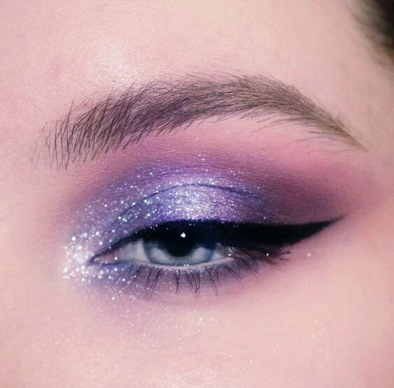 archivedlooks's tweet photo. Purple eyeshadow looks https://t.co/swAU8N3FMF