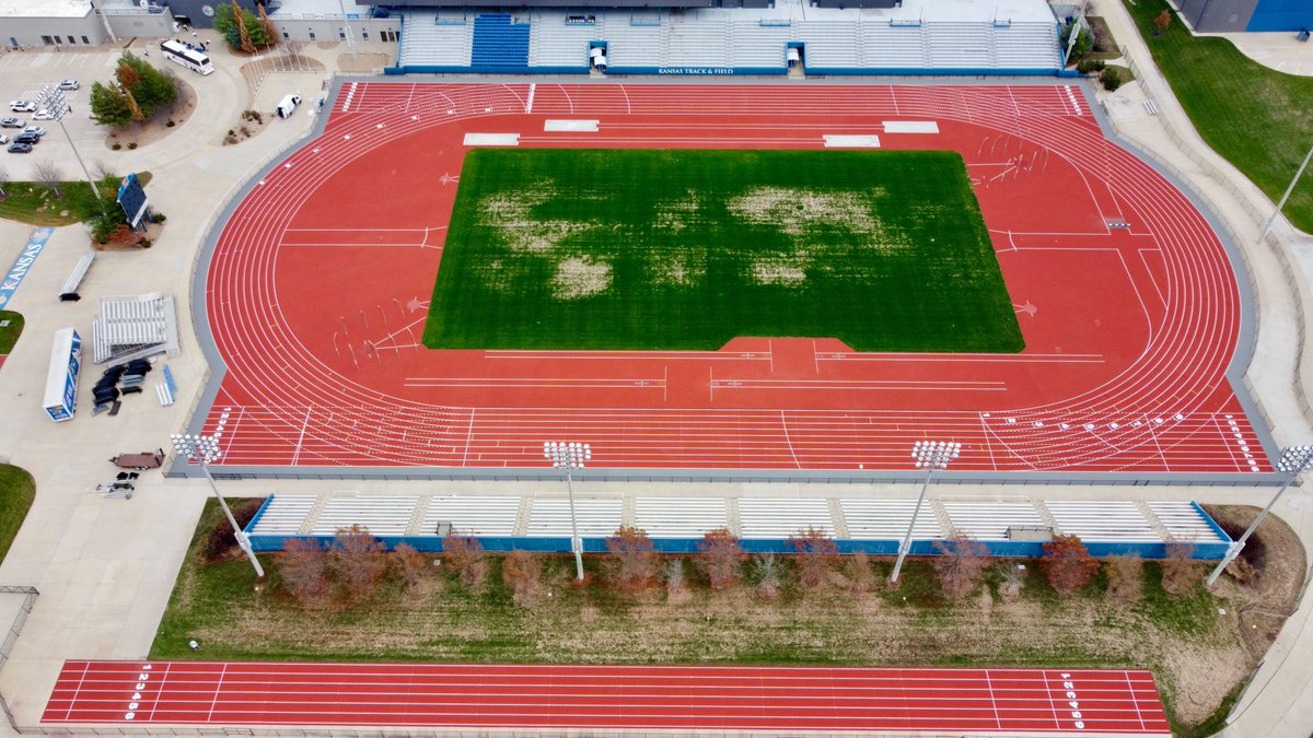 BeynonSports's tweet image. Our BSS 2000 track surface has been trusted at the @UnivOfKansas Rock Chalk Park for 10 years!🤝After its recent resurfacing and new striping, our @BeynonSports team hopes that @kansastfxc and the rest of the Jayhawks enjoy their track more than ever. 🏃💨

We can&apos;t wait for…
