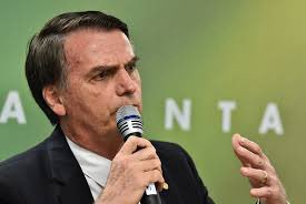 ErikakHilton's tweet photo. Quantos minutos até o Bolsonaro dar entrada no hospital com obstrução intestinal? https://t.co/IMcQN0ZWCz
