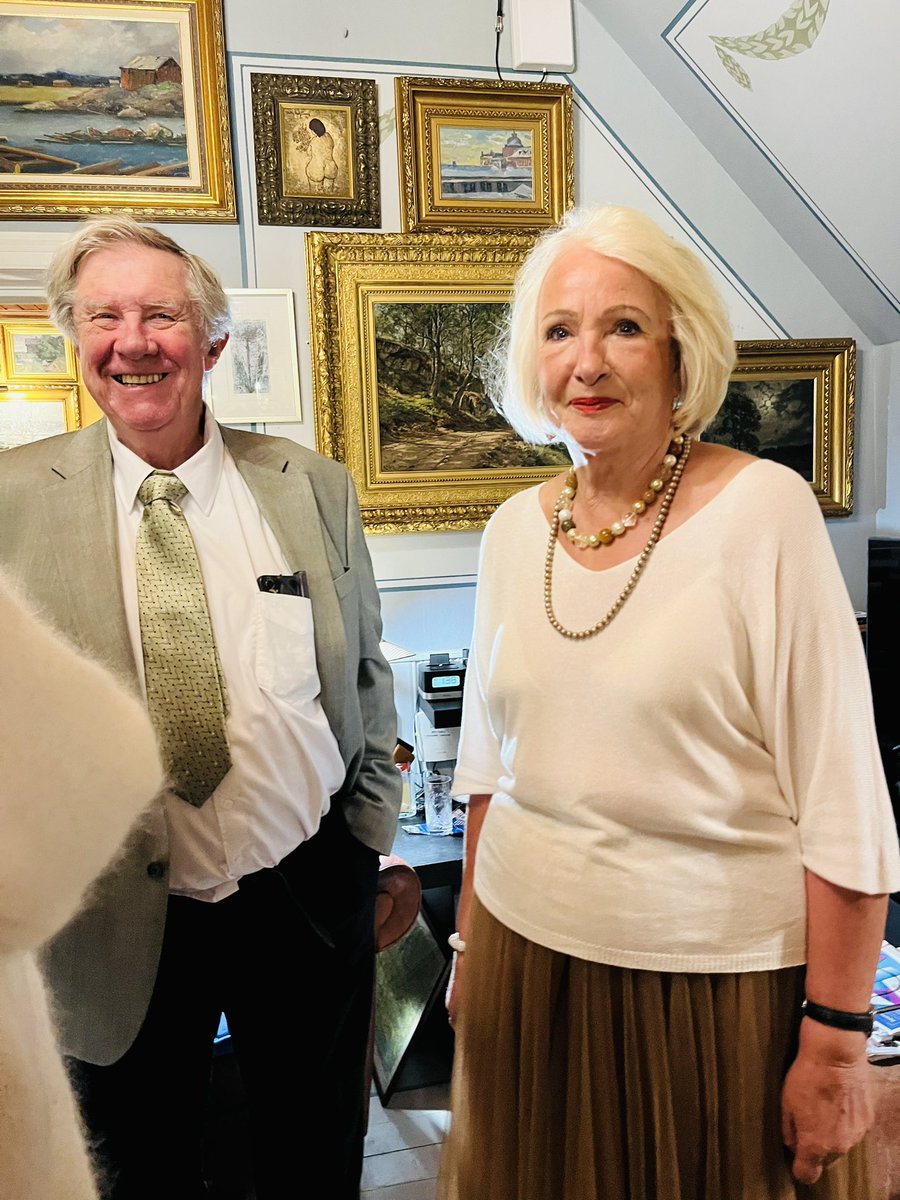 Piia-Noora Kauppi (@piianoora) on Twitter photo Isäntä ja emäntä 💙 vastaanottavat vieraita. #rakkaus Isäntä ja emäntä 💙 vastaanottavat vieraita. #rakkaus