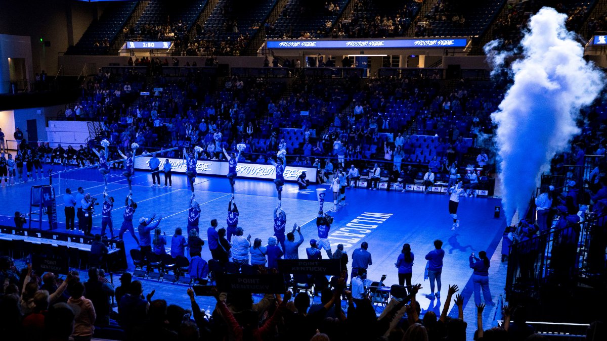 KentuckyVB's tweet photo. 🥳TELL ALL YOUR FRIENDS🥳

😼 Senior Day
📅 Sunday
📍 Historic Memorial Coliseum
⏰ 3:40pm ET
🏐 Kentucky vs. Arkansas

#PackHMC x #UKVB https://t.co/Bs2bj5eFcg
