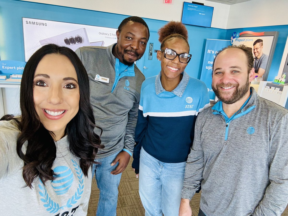 Veemann10's tweet photo. Another great day with new ASM jade :
Our newest member of the Edmond Team, freshly promoted and ready to shine!!! ✨ #Spartans @AlyssaMoore_12 @Farzad_Farokhi @KAMOkonnects #Moorein24 https://t.co/giGGP2l4FM