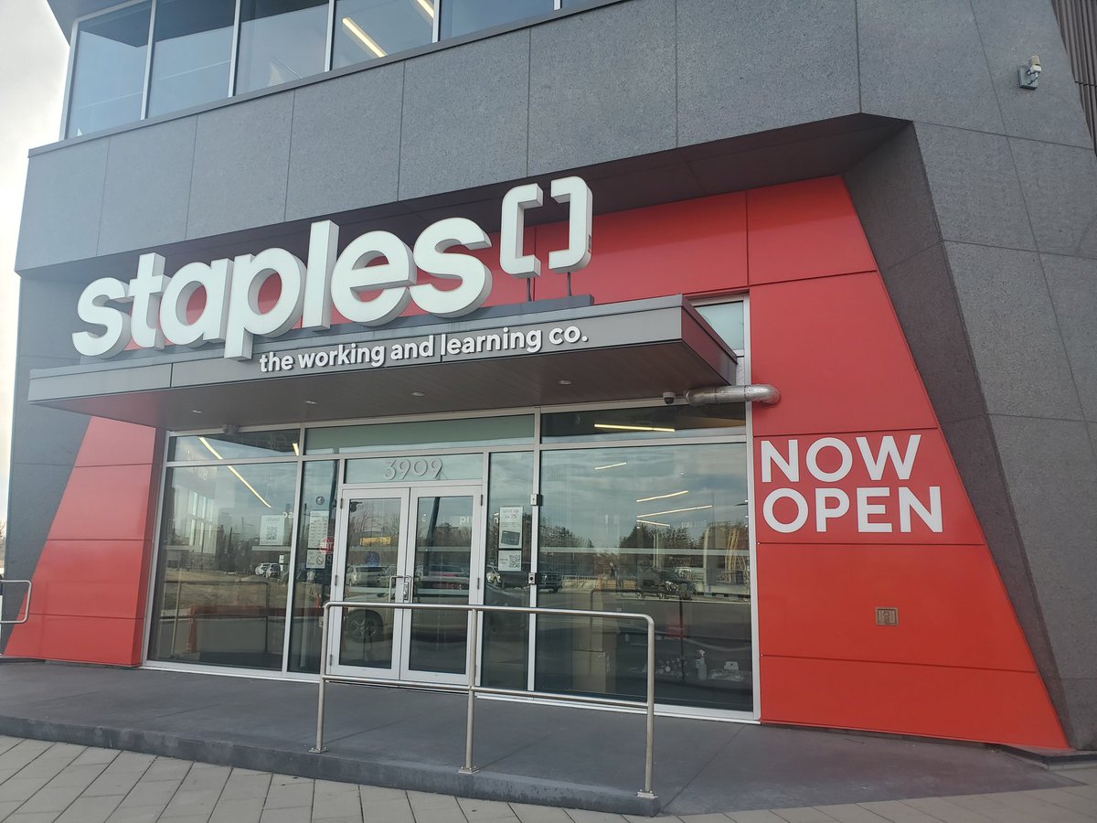 HeyItsMikeyE's tweet photo. Staples has staplers. Very cool. Listen to power103 on the tunein app https://t.co/d0ihQJBbD5