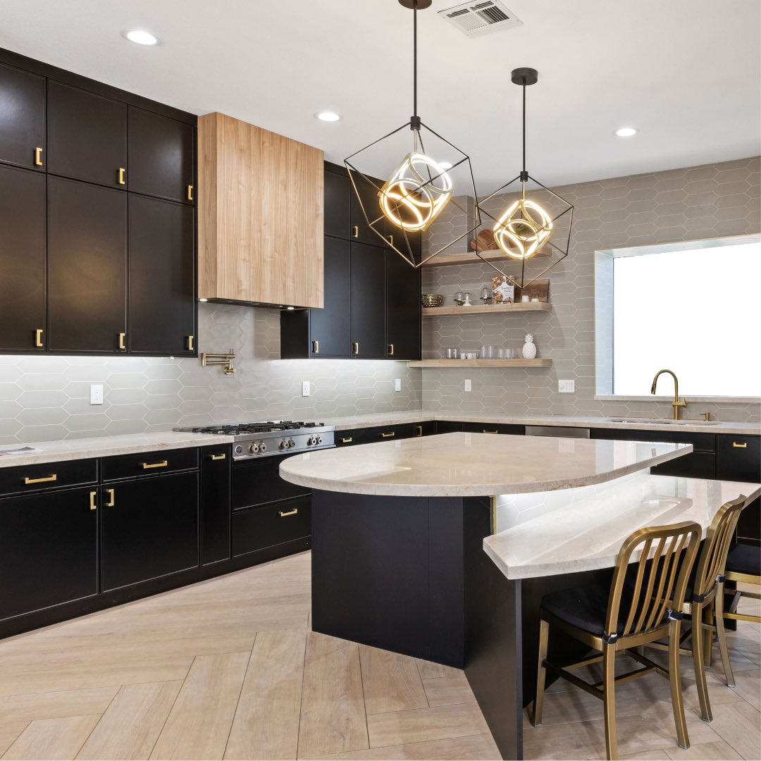 LVREAL's tweet photo. ❕CLOSED❕
This luxurious and stunning home boasts a beautiful open kitchen and glamourous walk-in closet. Congratulations to the new homeowners on their gorgeous new home!🏡🔑  #Sold #LVREAL #LuxuryLiving  
Maureen Robison
B.01445054
LVREAL https://t.co/PFc32ofSky