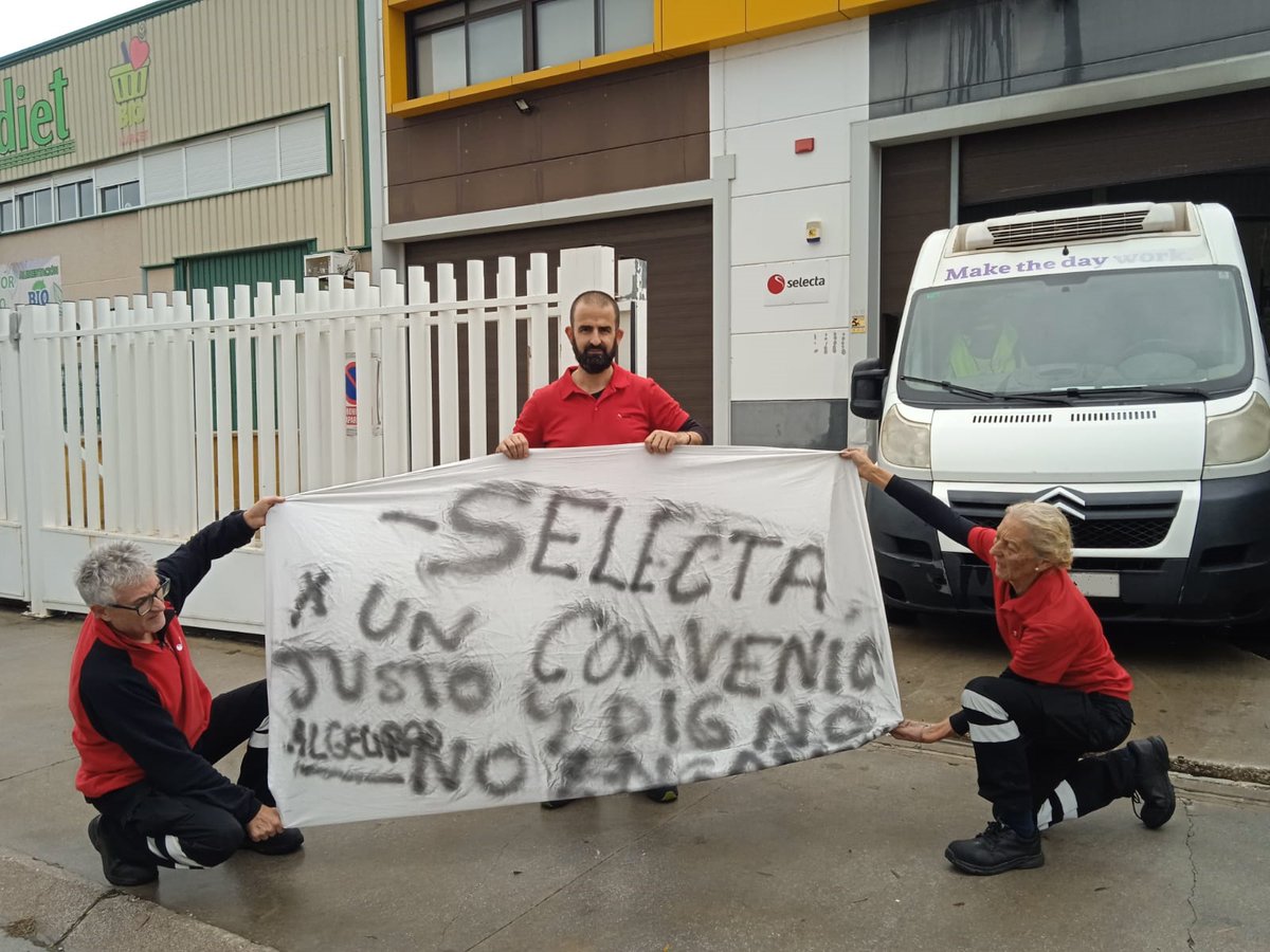 Se movilizan compañer@s en la delegación de <a href="/Selecta_spain/">Selecta España</a> #Algeciras (#Cádiz).

VOLVEMOS A LA LUCHA POR UN CONVENIO DIGNO.

Tras la desconvocatoria de #HUELGA por un acuerdo en materia salarial, #Selecta utiliza la técnica del aburrimiento.  Y SEGUIMOS SIN CONVENIO.