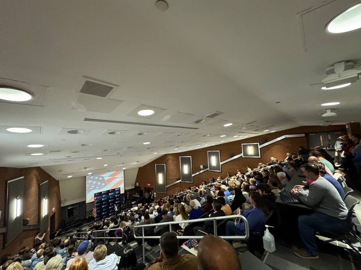 maggiefuchs9's tweet photo. ✨What an inspiring night with the @TPUSA chapter at the University of Kentucky with @RealBenCarson 🩺

Thank you to everyone who joined our @tpusastudents in making this event a success !! 🙌 https://t.co/tOfAW4BDyc