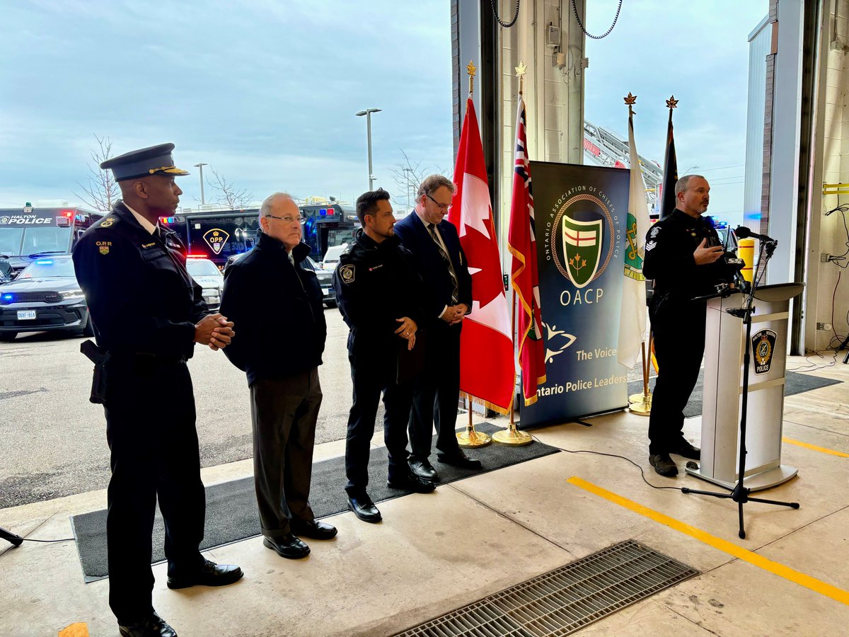 HaltonPolice's tweet photo. Earlier today, our Service was proud to host @OACPOfficial, police services and partners from #Halton and across Ontario to kick-off the 2024 Provincial Festive R.I.D.E. Campaign at Headquarters.

The annual program aims to raise awareness of the many dangers associated with alcohol and drug-impaired driving each holiday season and every day of the year.

More: https://t.co/CllBDpRWyB