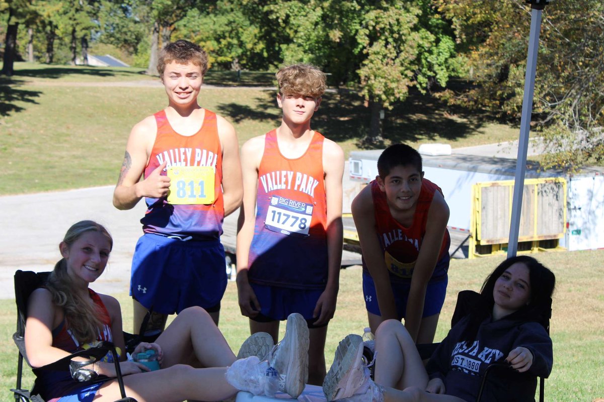 day 14 of gratitude snaps and today I am grateful for my cross country team. Had so much fun this season! #vpgratitude <a href="/vphsleadership/">Valley Park Leadership Program</a>