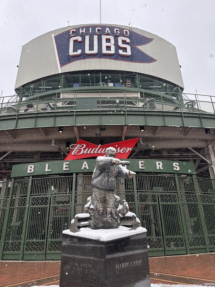mattlindner's tweet photo. Wrigley in the snow https://t.co/X1lNDviP4F
