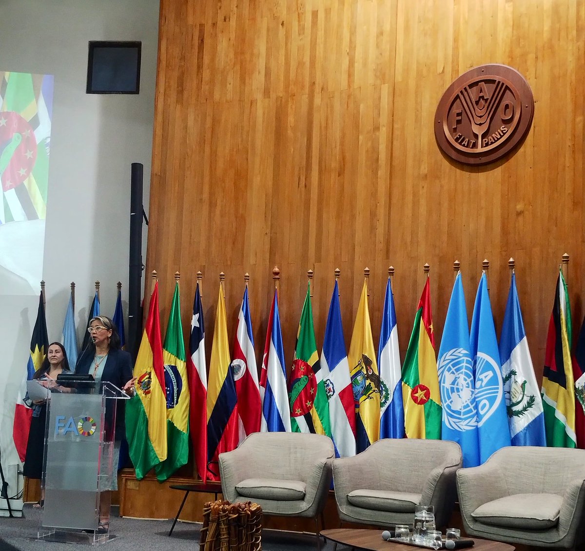 VeroPardoLagos's tweet photo. 🇨🇱🥘Estuve en el Lanzamiento del Comité Ejecutivo de Sistemas Alimentarios y Gastronómicos Rurales instancia presidida por @MinagriCL, @meconomia y @ministeriosalud.

Estas soluciones generan institucionalidad alimentaria, algo clave para la experiencia gastronómica en #turismo. https://t.co/IKPpbUtqWH