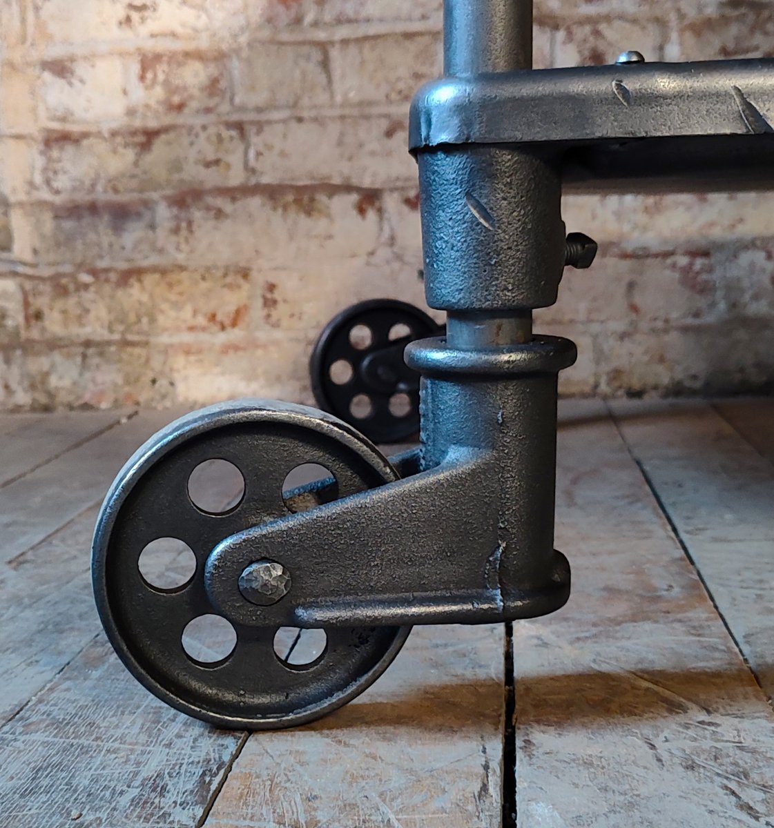 GetBackInc1's tweet photo. Vintage Industrial Three-Tier Rolling Bar Cart

https://t.co/LVxBbbMb4g

#barcart #barcartstyling #steelcarts #steeltable #rollingtable #rollingbarcart #machinist #machinistslife #vintageindustrial #antiques #vintagefurniture #threetiertable https://t.co/rxUZcbdA8t