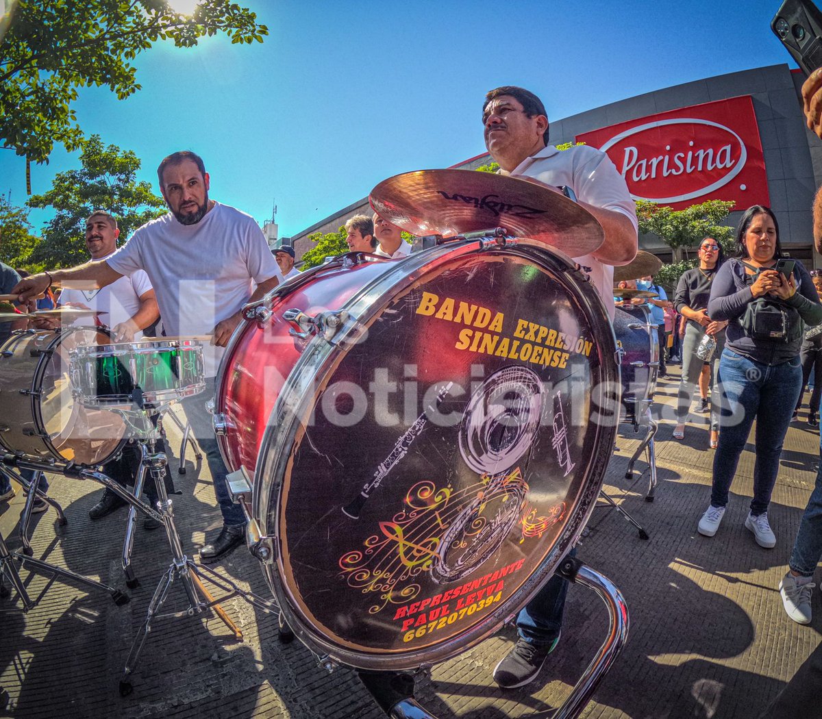 noticieristas's tweet image. Así se prepara en #Culiacán el aguachile más grande del mundo🤤🦐 ¡Jalemos la banda en beneficio de nuestros músicos y que retumbe El #Sinaloense! 🥁🎺