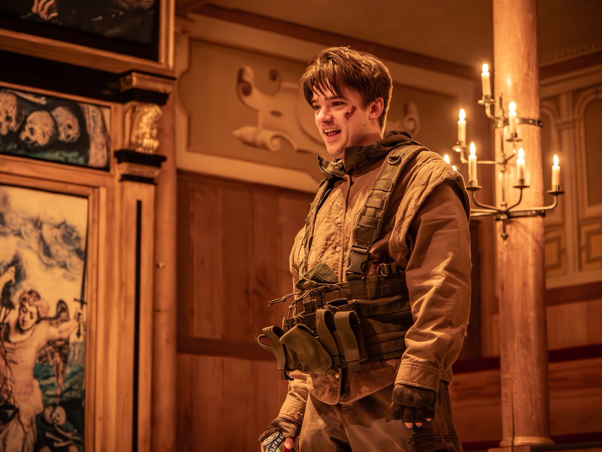The_Globe's tweet photo. All's well that ends well, 
still the fine's the crown;  
Whate'er the course, 
the end is the renown 👑 

#AllsWellThatEndsWell plays in the candlelit #SamWanamakerPlayhouse until 4 January🕯️

🎟️ https://t.co/ham3EfPWqK
📸 Marc Brenner https://t.co/N7nMSwHj7k