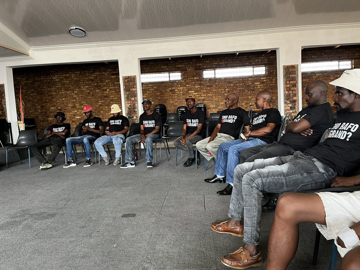 Slu_Molamodi's tweet photo. 📍: Tembisa🧵

We hosted an in-community engagement with men in Emfuyaneni, Tembisa. As part of the #MenEnough, Pitso and Siphesihle facilitated series of conversations with the gents, alongside Dr. Mkhwanazi. https://t.co/V207V0OZNz