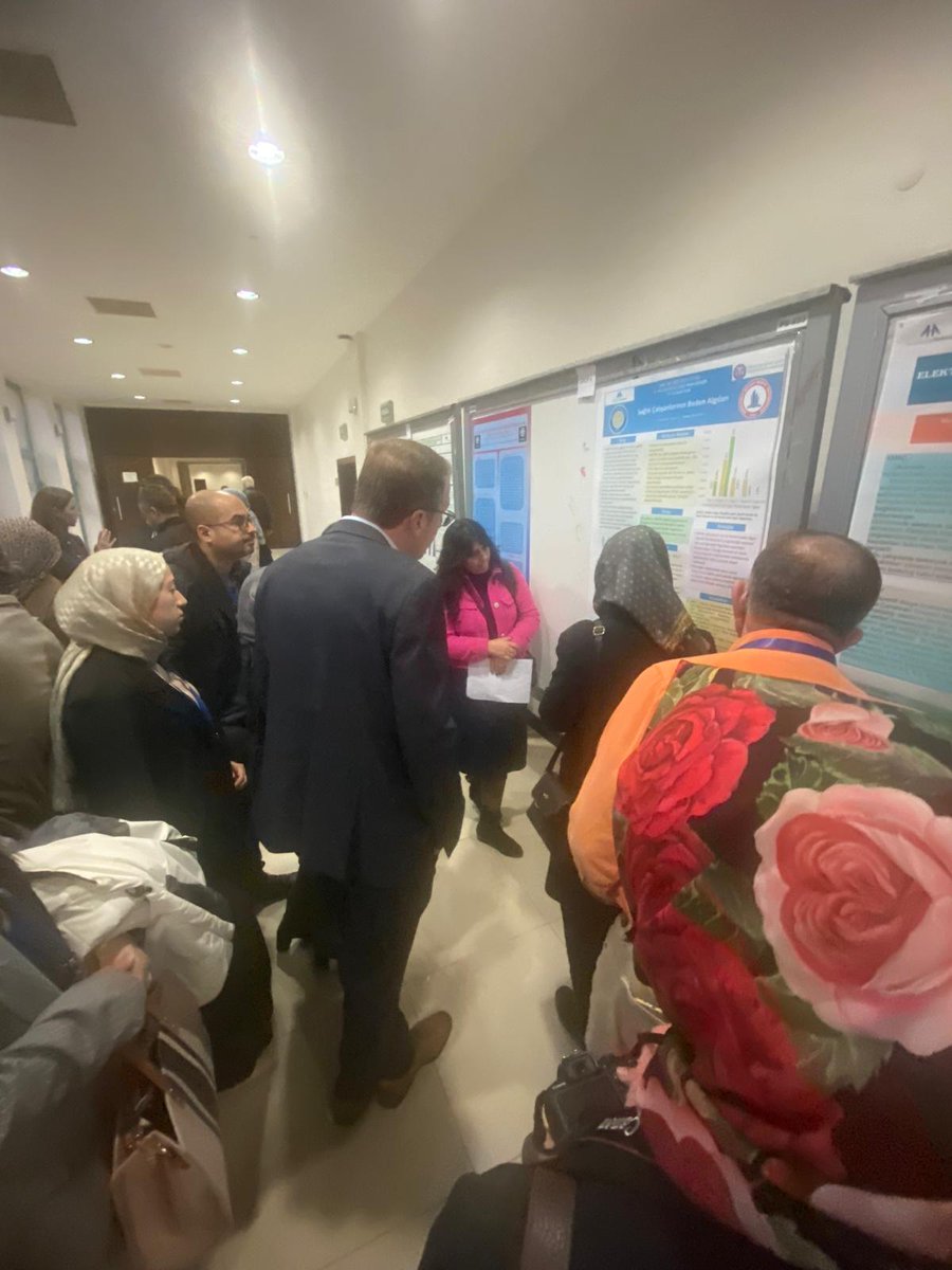 Saygıdeğer hocalarım,
24. Aile Hekimliği Araştırma Günleri 14-16 Kasım 2024 tarihlerinde Diyarbakır’da Dicle Üniversitesi ev sahipliğinde, yakınlarda emekli olan hocamız Prof. Dr. Azize Dilek Güldal adına gerçekleştirildi.