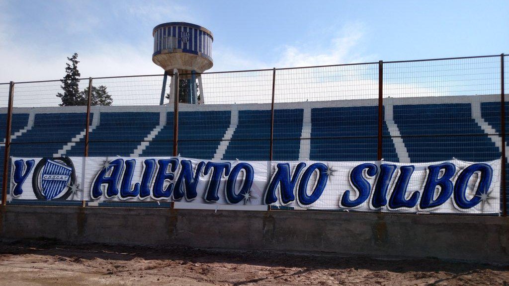 migoz7's tweet photo. YO ALIENTO, NO SILBO.
El domingo vamos a la cancha a alentar. El que tenga que hablar algo con algún jugador, que vaya a su casa o al entrenamiento. En un plantel de 40 jugadores, por 5 irresponsables no abandonemos a 35 que se matan entrenando toda la semana y sueñan jugar. https://t.co/qpdojDvt7G