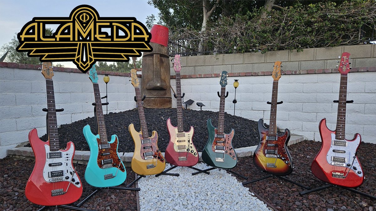 melwaldorffff's tweet photo. Clam Shack club gathering with Mr. Moai!  Gold, sunburst, candy apple red, and the burgundy mist Deep VI are still available. https://t.co/vE5HBQjast