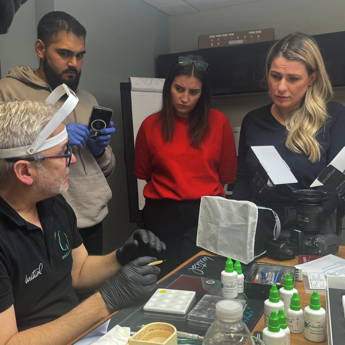 ‘The digitally Handcrafted Zr Bridge: Complete Workflow From Design to Glaze’.
Some theory, exocad to design an anterior bridge, hands-on experience introducing the NEW GC Initial Colouring Liquids and micro-layering using the GC Initial One SQIN System on raw zirconia.