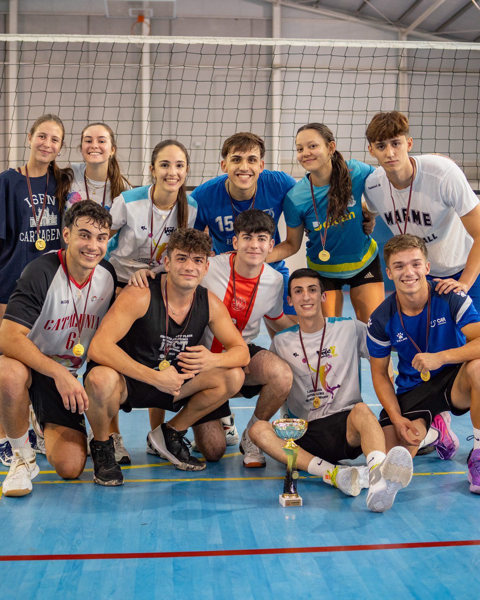Final del Torneo de Bienvenida de Voleibol.
Todas las fotos en: um.es/web/deportes/b…