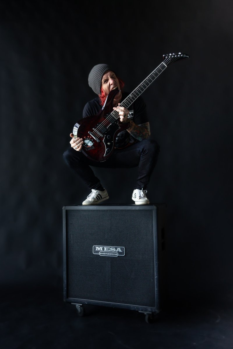 MesaBoogie's tweet image. When Taylor Roberts of Taproot and Riding with Killers needs tone that cuts through, he trusts Mesa/Boogie to deliver.  Seen here, Taylor is rocking a Badlander through 2x12 and 4x12 Rectifier cabs for pure power and precision!

#MesaEngineering #MesaBoogie #LetsMesaBoogie