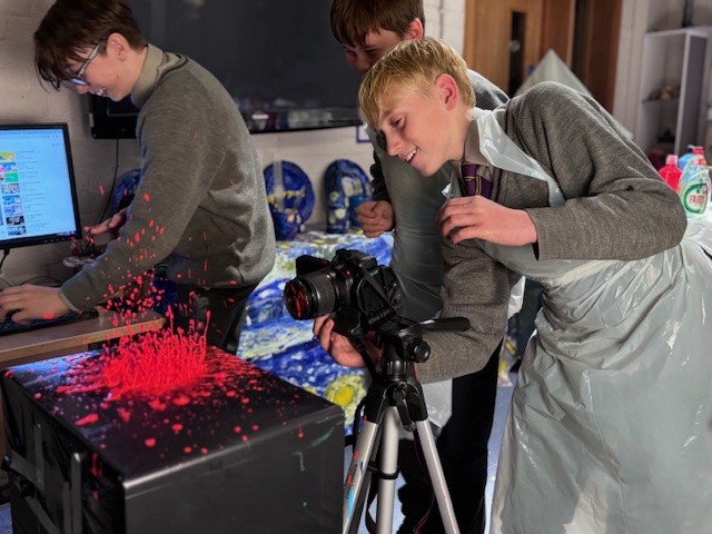 aldwickbury's tweet photo. Our Year 8 boys have had an amazing time painting with light and sound as part of the Creative Technology strand of our Future Thinking curriculum! 🖌️ https://t.co/sFzQF7oUyZ
