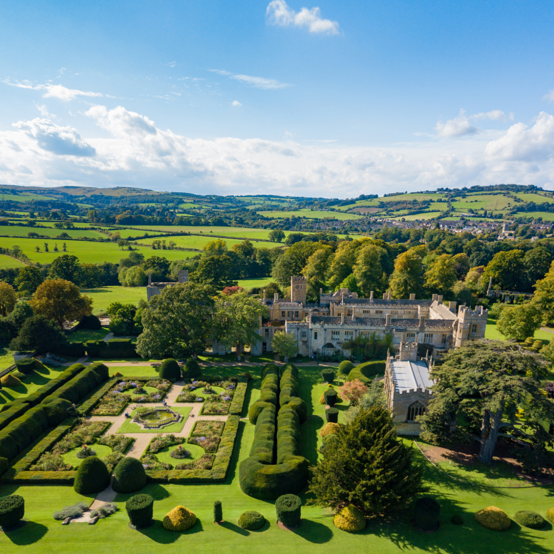 Located in the heart of the Cotswolds, approximately 9 miles from Chelteham, Sudeley Castle &amp; Gardens is a much-loved family home as well as a popular visitor attraction with award-winning gardens.
visitgloucestershire.co.uk/sudeley-castle…

#sudeleycastle #gloucestershire #winchcombe #cheltenham
