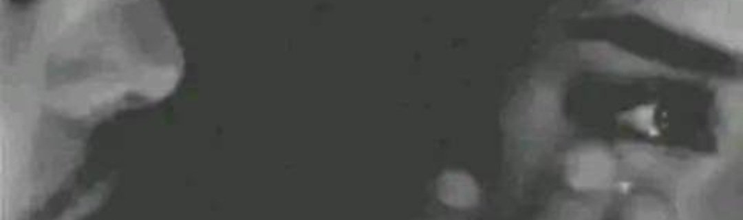 عيونها حلـوه الله لا يسامح من يزعلـها 𓄄ٰ🤍