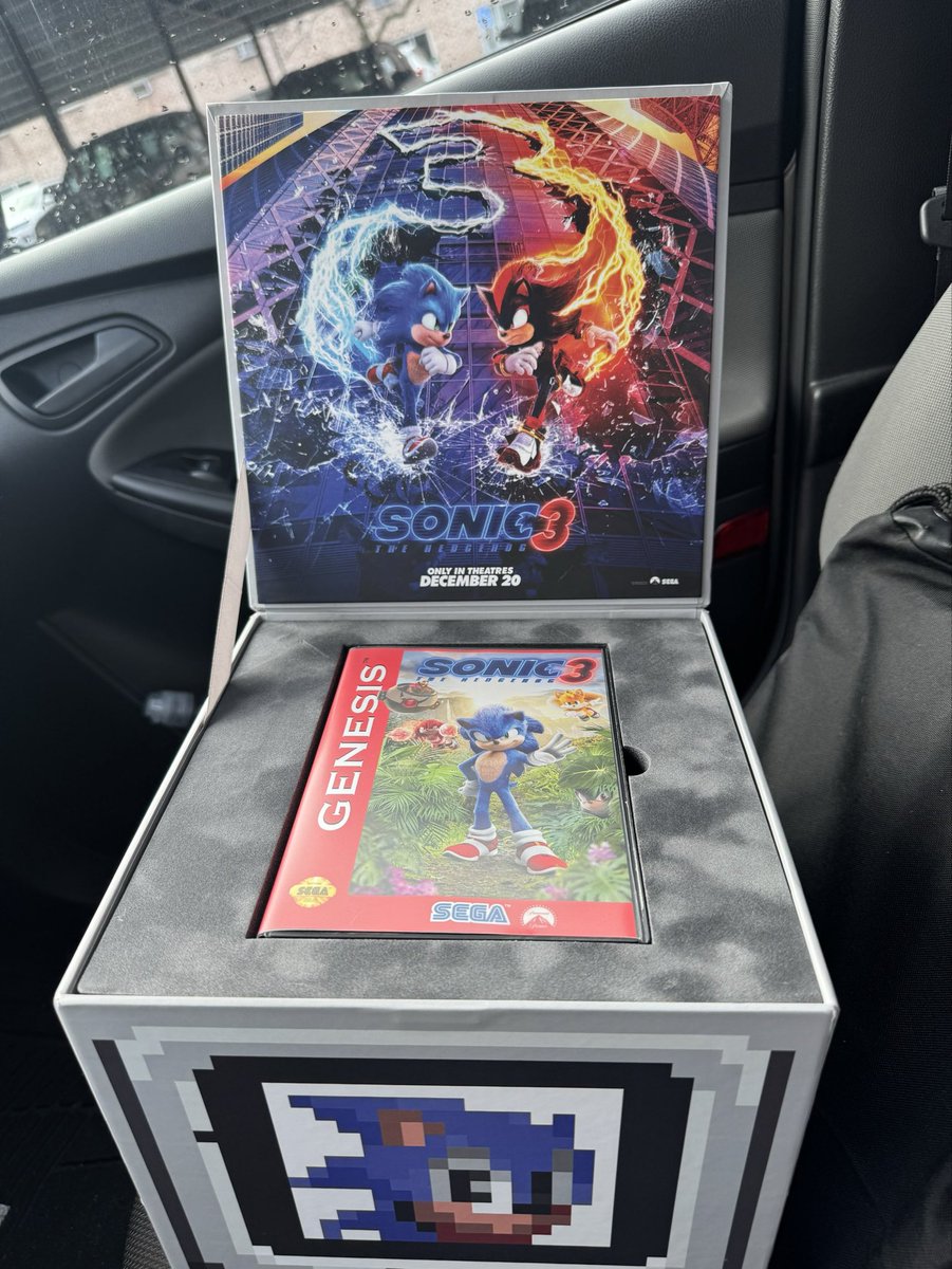 The Hollywood Handle tweet media