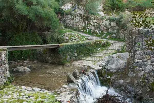 piaf_majorque's tweet photo. D’une longueur d’environ 283 km, le GR221 traverse du Nord au Sud la Serra de Tramuntana, le massif montagneux de l’Ouest de #Majorque, inscrit depuis 2011 au Patrimoine mondial de l’Unesco. 🏝😍 https://t.co/4q3l1obO2A https://t.co/1Z051e9OYZ