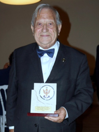 I Premio Ramón Torres a los valores Escocistas. El primer galardonado ha sido el I\P\H\ Jordi Herms Gabarrós 33° quien ha demostrado, con su vida y su obra, una dedicación inquebrantable a los valores Escocistas. scg33esp.org/entrega-del-i-…