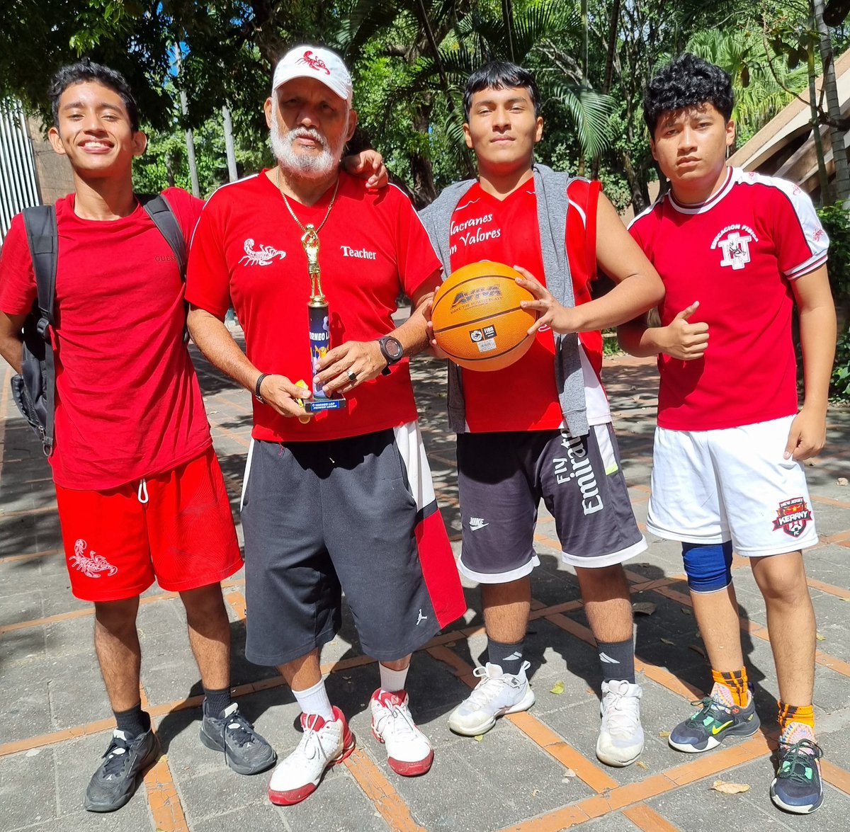 El Instituto Nacional General Francisco Menéndez se coronó campeón esta mañana en una cuadrangular desarrollada en el Instituto Nacional General Manuel José Arce, informó Douglas Jaimes, coach del INFRAMEN.