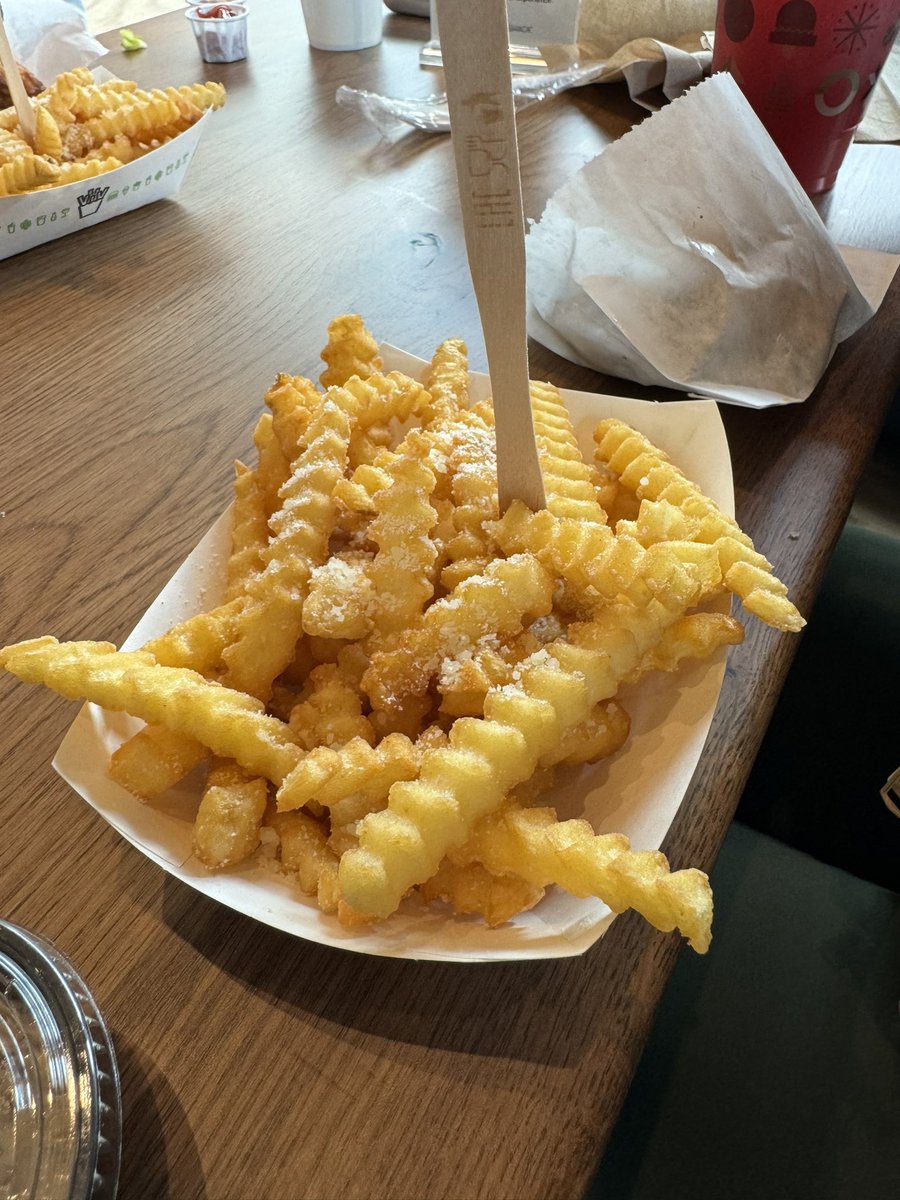VandySportsProp's tweet photo. Shoutout to the new @shakeshack opening in River North TOMORROW for hosting us for some early burgers and bites 🍔🗣️

Can’t wait to come back!! https://t.co/YjninhsOEM
