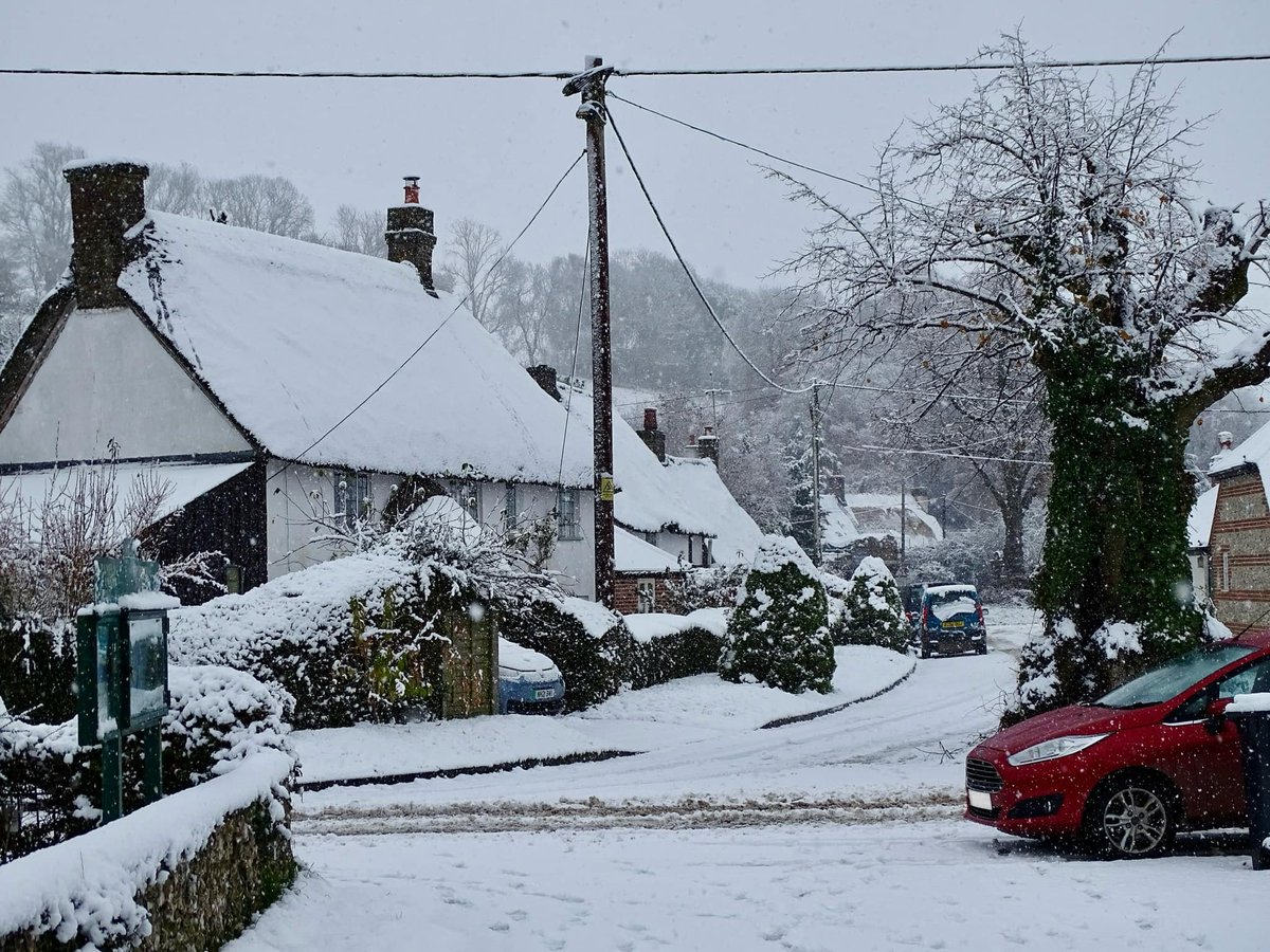 <a href="/DorsetSnow/">Dorset Sun</a> A snowy morning in Winterborne Stickland! Unexpected - hopefully a good sign for the rest of the Winter - even though it is still technically Autumn!