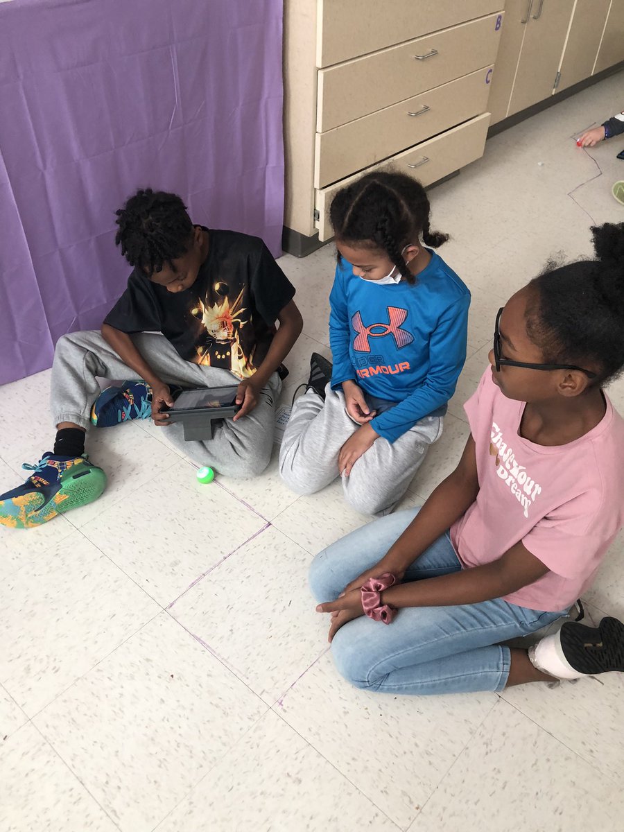 MsEmilyHine's tweet photo. Learning to code with their mini spero to prepare for their mini golf course @CumberlandCoAIG https://t.co/46rncf9jaH