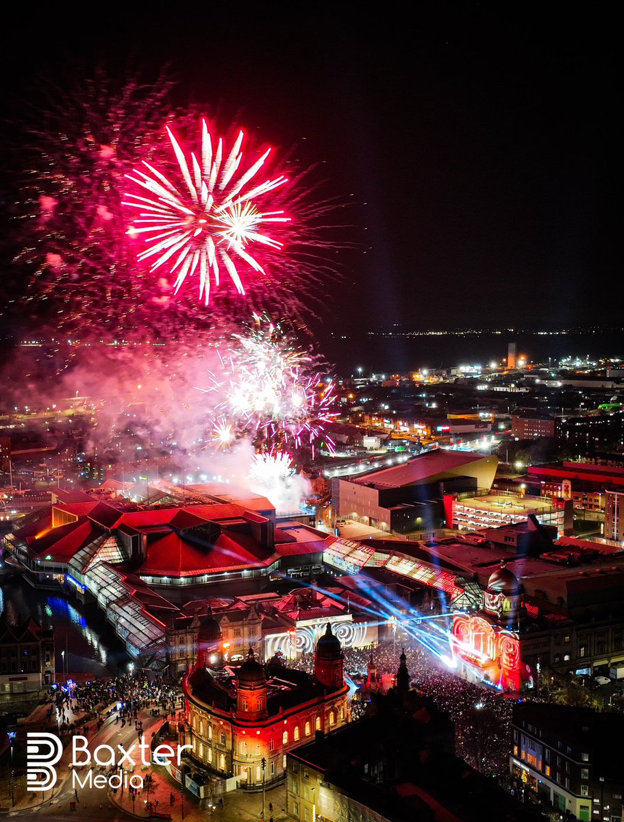 Hull’s Christmas light switch on!