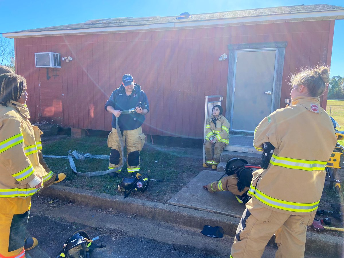 nremtp06's tweet photo. @atcrockhillsc D/C EMT students experienced what is like to deal with limited visibility in a rescue operation. Many thanks to #jWilson with Newport Fire Department. https://t.co/w5grPtXNx0