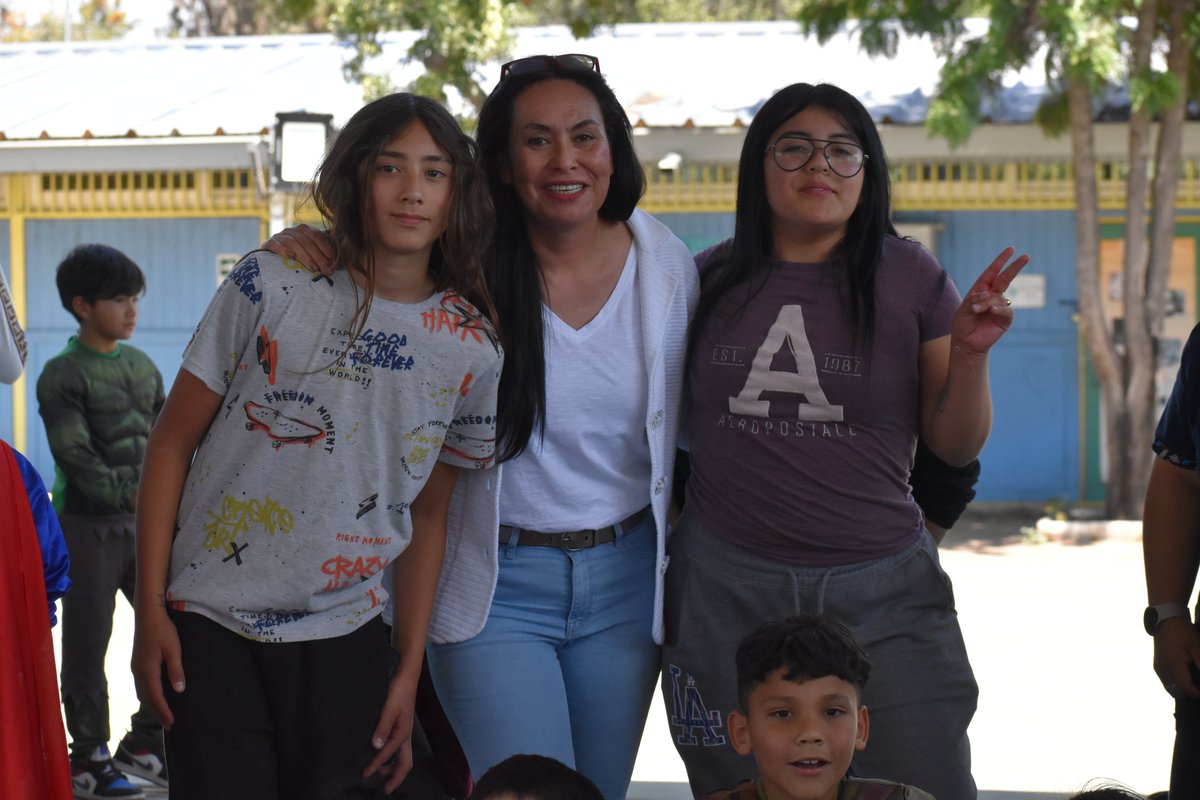 54 AÑOS CUMPLE EL COLEGIO PABLO DE ROKHA DE LA PINTANA. Con una entretenida jornada de celebración, que incluyó: bailes, disfraces, juegos y convivencias por sala, la comunidad del colegio, celebró un nuevo aniversario. 
<a href="/ClaudiaPizarro/">Claudia Pizarro</a>
<a href="/MuniLaPintana/">Municipalidad de La Pintana</a>
<a href="/edu_delpino/">Servicio Local de Educación Pública Del Pino</a>