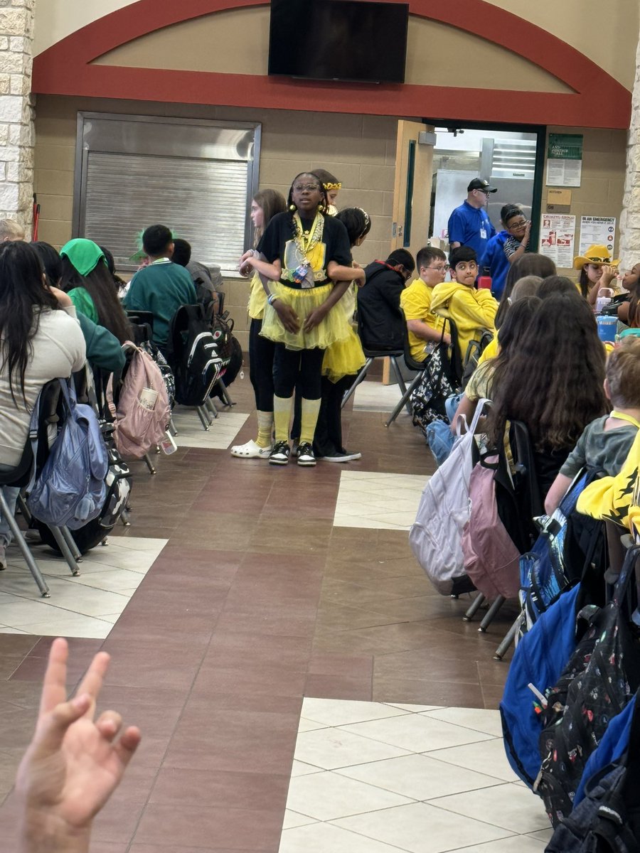 RyonMiddle's tweet photo. Student lunch challengesโฆCongrats Altruismo, Amistad, and Reveur! #prmsmagic https://t.co/Jw0ZeoPAyc