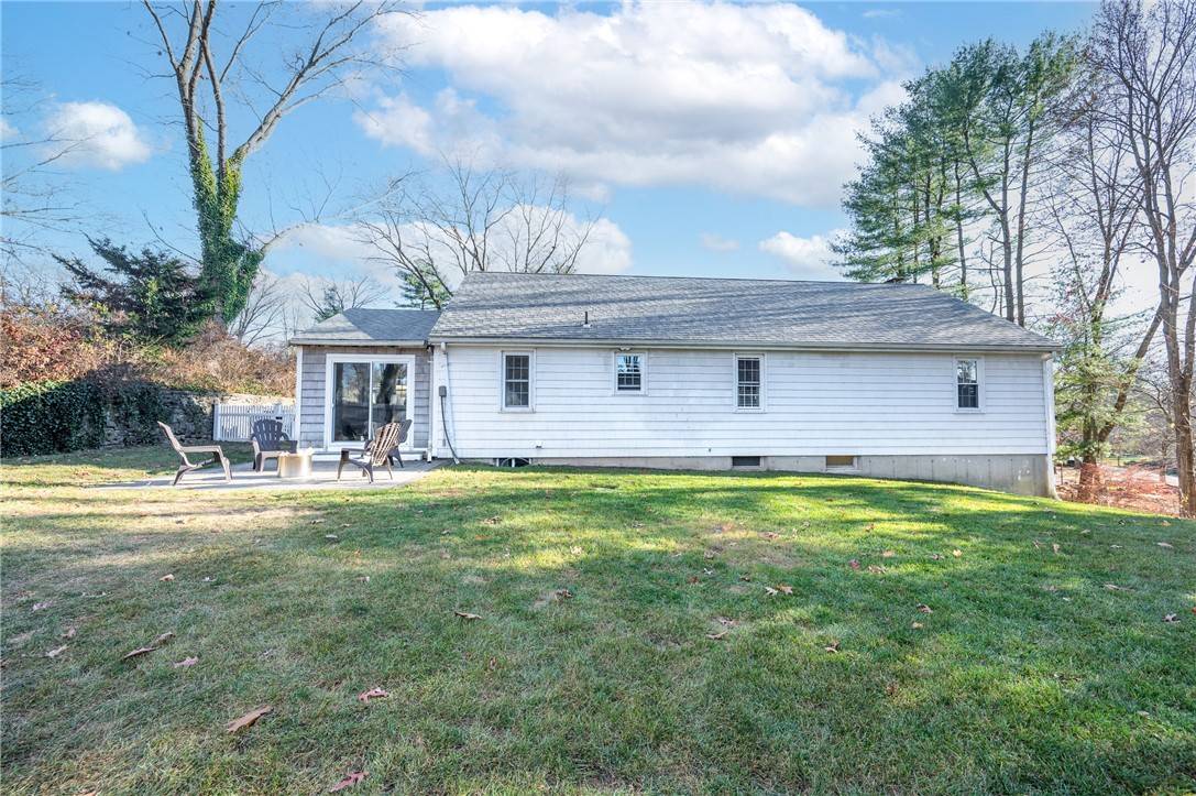 DuckworthHomes's tweet photo. 15 Grant LN, Cumberland, RI 02864 just hit the market!
Take a look at this awesome space: 

https://t.co/W5ag8qk9Vc https://t.co/npDlEPvIpZ