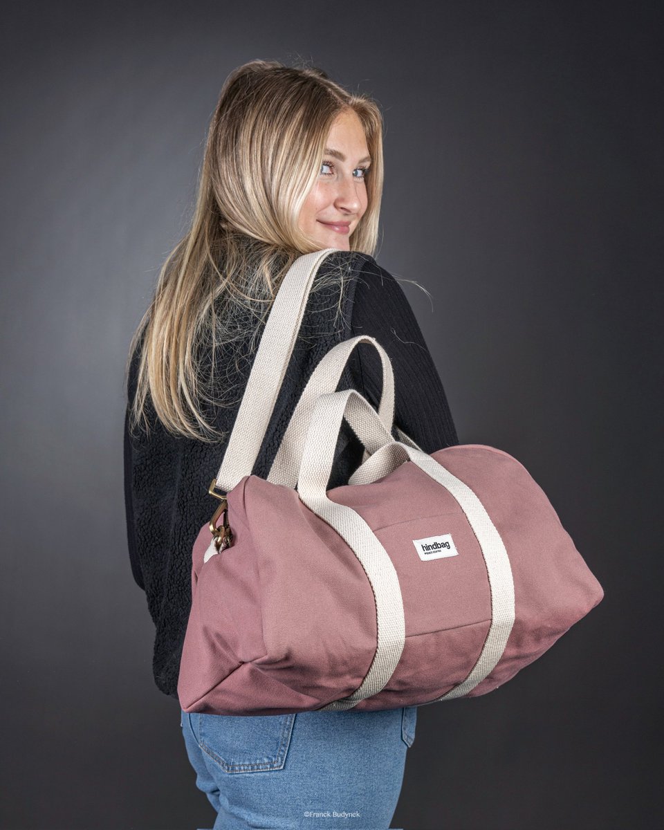 MaroquinerieSac's tweet photo. HINDBAG 🩷 On adore le sac week-end Charlie en coton bio 64€ 🥰
Modèle : Sidonie Laurent 🩷✨️
Photographe : Franck Budynek 📸✨️
#Hindbag #sac #sacweekend #cadeau #ethique
#shootingphoto #FranckBudynek https://t.co/ExlYMCujzq