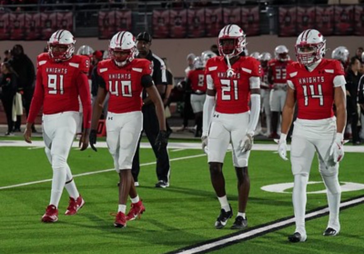 Ebony7796's tweet photo. “Big 40” Defensive End 👏🏽Wait until they see you in your Full Grown Man Body🤲🏽💯! Way to go Michael Mayes, Jr.! Great Season!!! https://t.co/4wZugfzArI