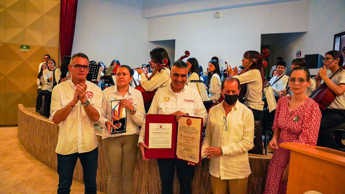 Universidad de los Llanos - UNILLANOS (@unillanos_) on Twitter photo Nos llena de satisfacción y orgullo recibir esta condecoración por parte de la <a href="/CamaraColombia/">Cámara de Representantes de Colombia</a> en nuestros 50 años de historia. Gracias al parlamentario <a href="/GabrielParradoD/">Gabriel Parrado D.</a> por la iniciativa. Nos llena de satisfacción y orgullo recibir esta condecoración por parte de la <a href="/CamaraColombia/">Cámara de Representantes de Colombia</a> en nuestros 50 años de historia. Gracias al parlamentario <a href="/GabrielParradoD/">Gabriel Parrado D.</a> por la iniciativa.