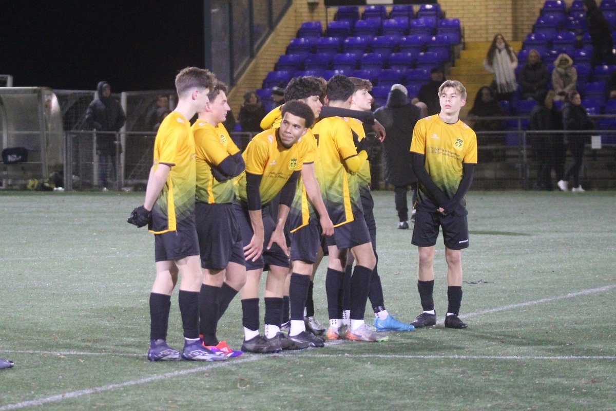 LocalBusDriver's tweet photo. Penalty heartache for @cheshuntfcscore U16 v @WareFCEJA in the 3rd Round of the @EJALeague Cup last night at @Ware_FC,losing 4-3 after a 2-2 draw. A few photos and all the penalty videos now on Flickr.. https://t.co/RTapO1G1jz https://t.co/YlOF3EIUfe
