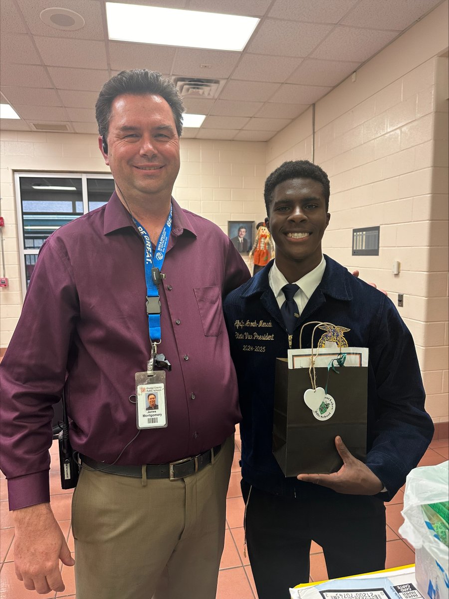 Fdn4OCPS's tweet image. The students of Piedmont Lakes Middle had the honor of spending their morning with the following Presenters, during their Teach-In event. Delia Miller, Nick Nesta Apopka City Commissioner, Navy Veteran David Wright and a Registered Nurse.

@OCPSnews #fdn4ocps #TeachIn #ocps