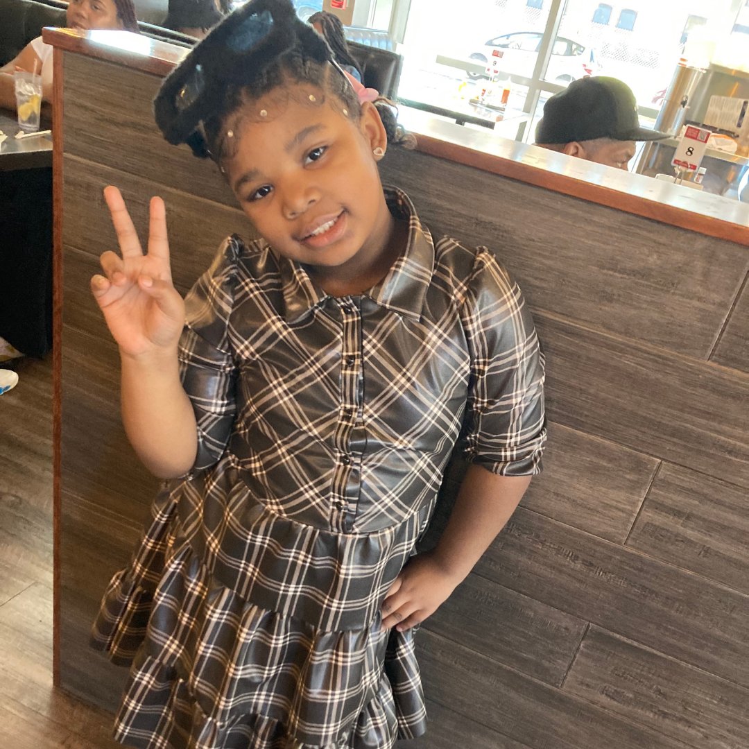 FriendsChicago's tweet photo. Meet Angel*. When she joined Friends-Chicago, she struggled to stand up for herself. That is, until Professional Mentor, Poshlyn, shared her poems. Hearing those powerful words inspired Angel.

You can make transformative relationships like this possible: https://t.co/thEZJWz1D4 https://t.co/QT2dqjP5dX
