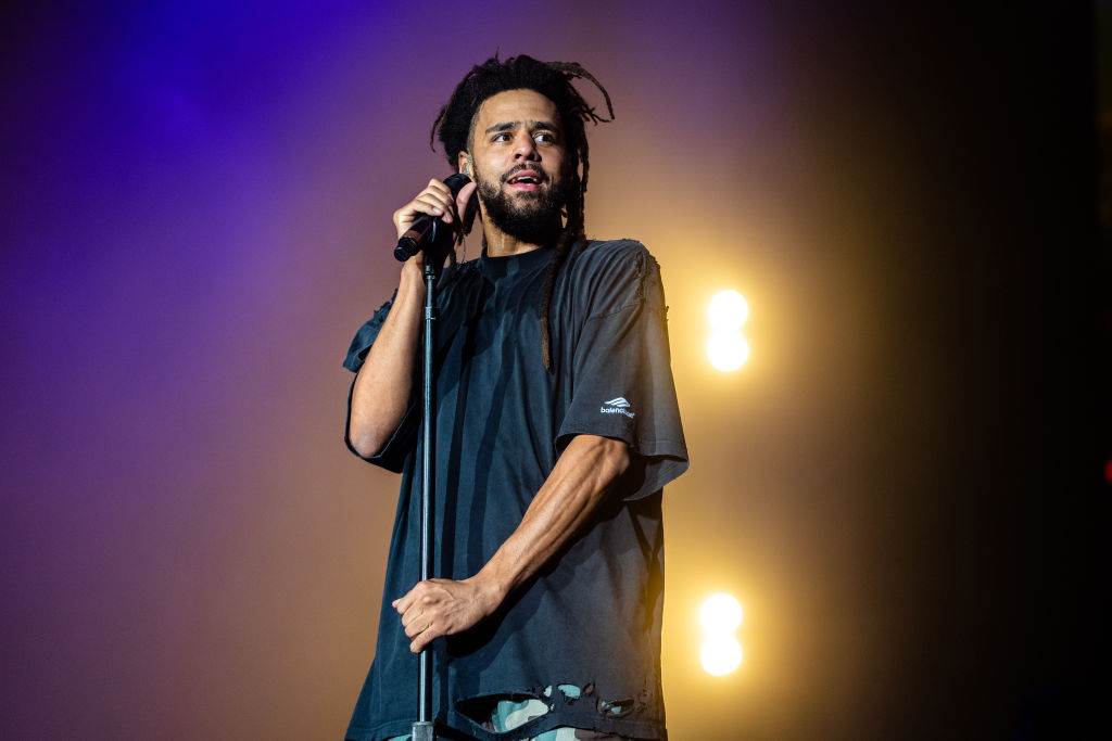 mymagic106's tweet photo. J. Cole Gets Personal In New 'Inevitable' Audio Series

https://t.co/VW6fydMu7y https://t.co/L4IZstCMKj
